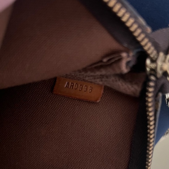 Louis Vuitton Pochette Accessoires - Picture 8 of 8